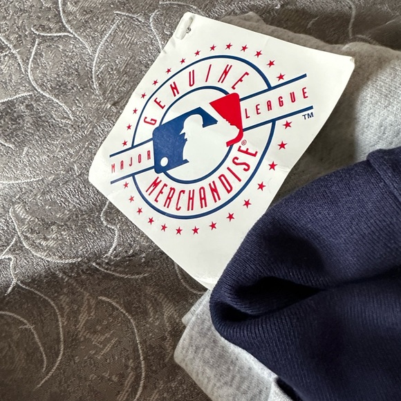 Cleveland Indians Crewneck-Turtleneck Sweatshirt w/ embroidered patch NWT - Picture 7 of 8